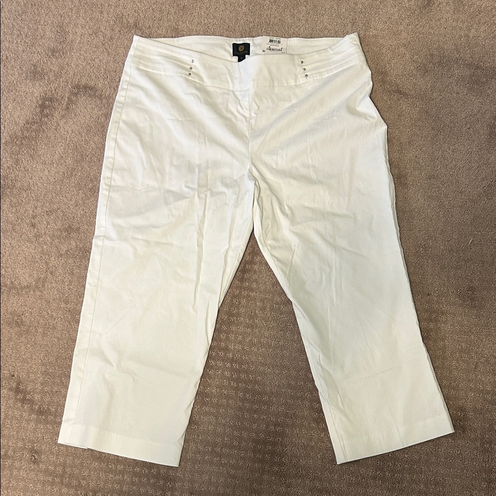 JM Collection Bright White Rivet Capri